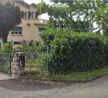 1 Piece Entresol 30 M2 Proche Du Centre Et Bain Thermal דירה *