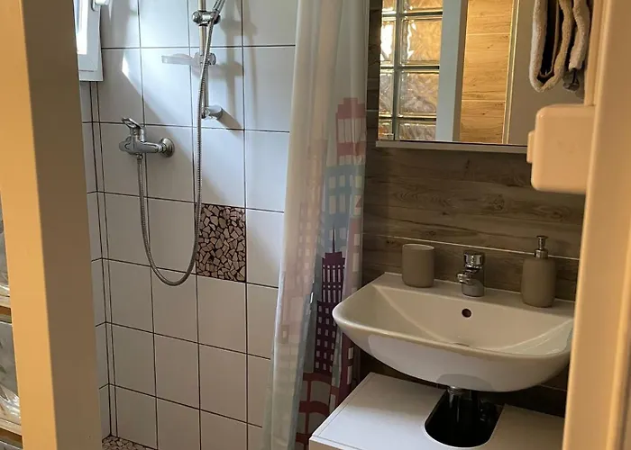 1 Piece Entresol 30 M2 Proche Du Centre Et Bain Thermal Διαμέρισμα