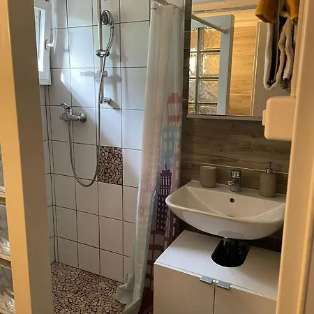 1 Piece Entresol 30 M2 Proche Du Centre Et Bain Thermal Apartamento